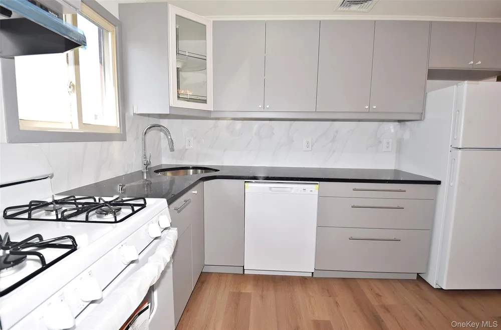 855 Surf Street Lindenhurst, NY 11757