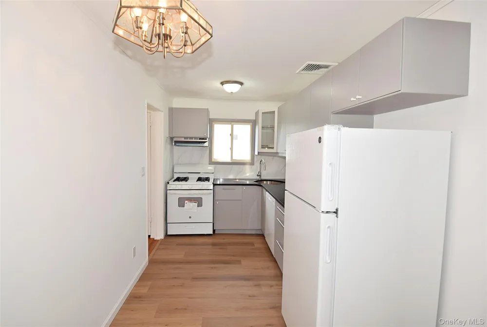 855 Surf Street Lindenhurst, NY 11757