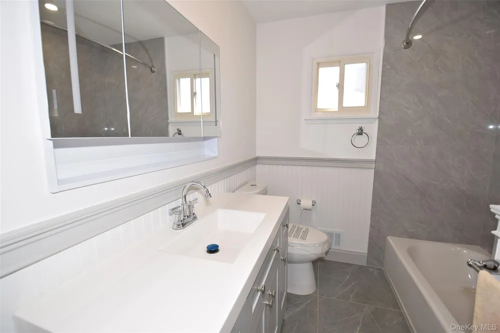 855 Surf Street Lindenhurst, NY 11757