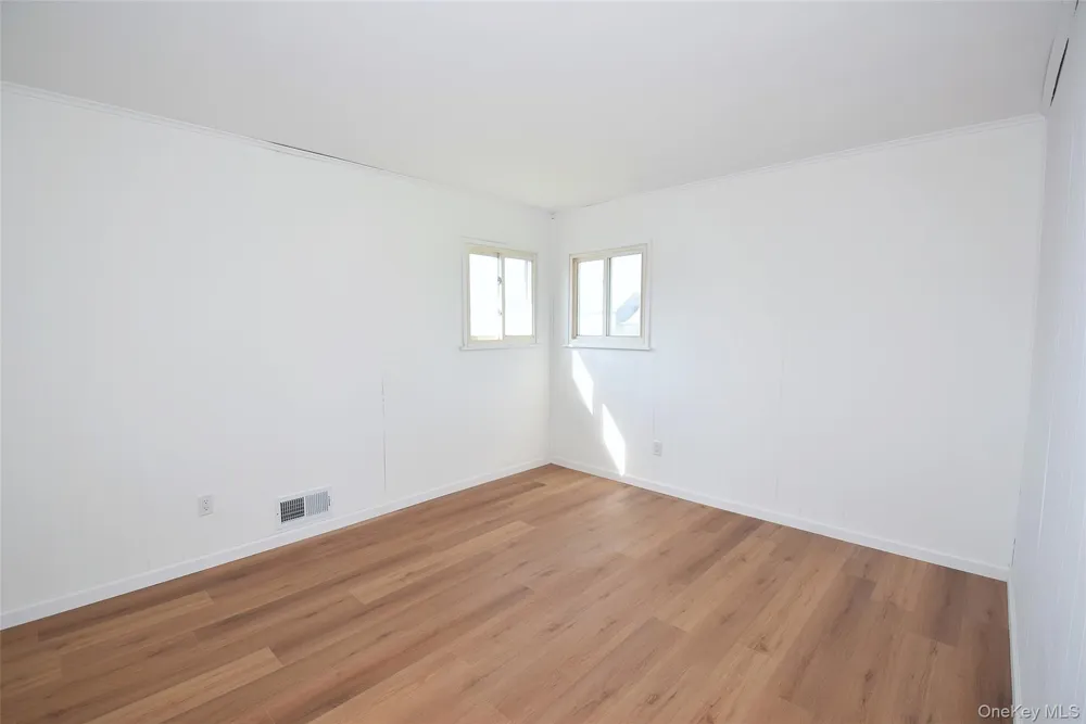 855 Surf Street Lindenhurst, NY 11757