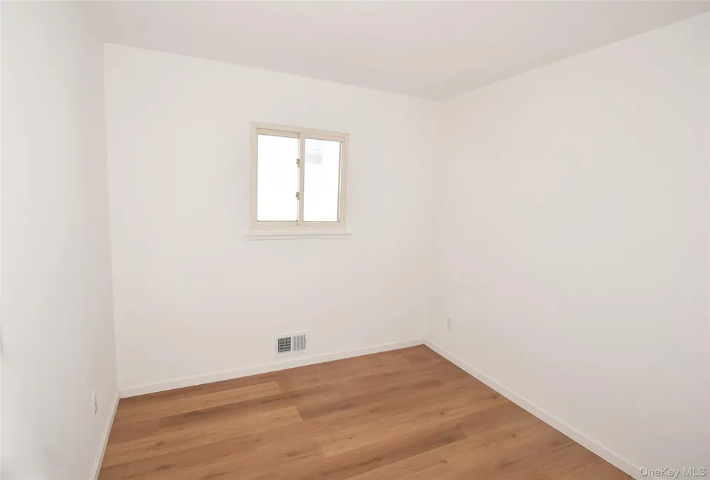 855 Surf Street Lindenhurst, NY 11757