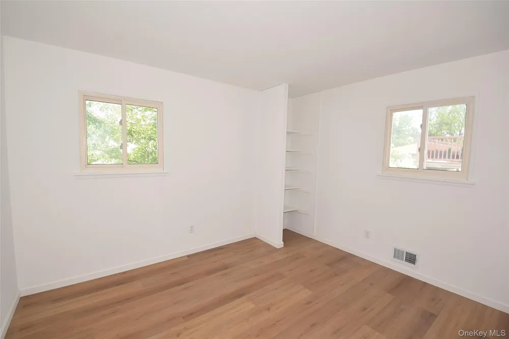 855 Surf Street Lindenhurst, NY 11757