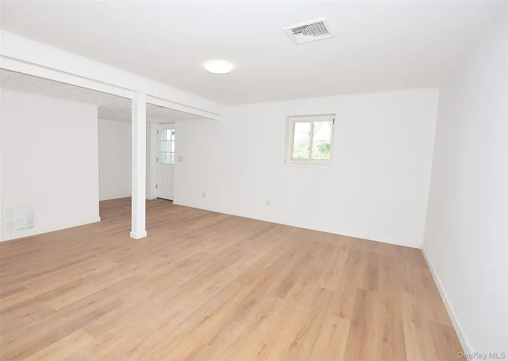 855 Surf Street Lindenhurst, NY 11757