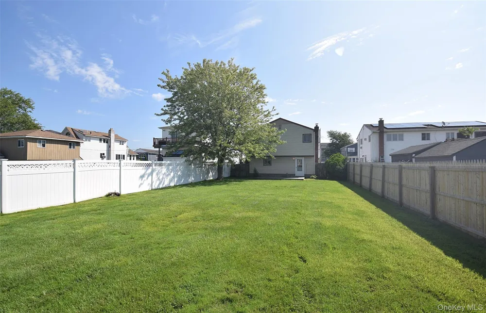 855 Surf Street Lindenhurst, NY 11757
