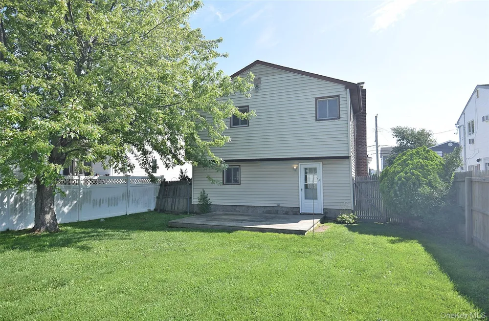855 Surf Street Lindenhurst, NY 11757