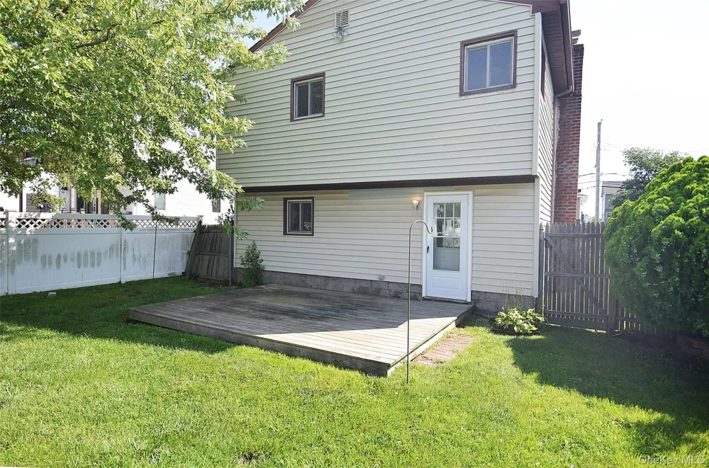 855 Surf Street Lindenhurst, NY 11757