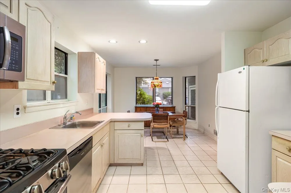 38 Larkspur Lane Commack, NY 11725