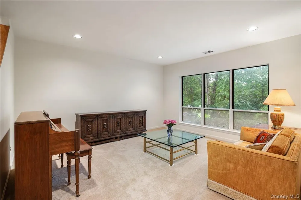 38 Larkspur Lane Commack, NY 11725