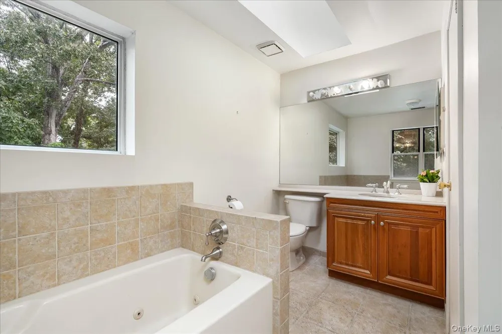 38 Larkspur Lane Commack, NY 11725