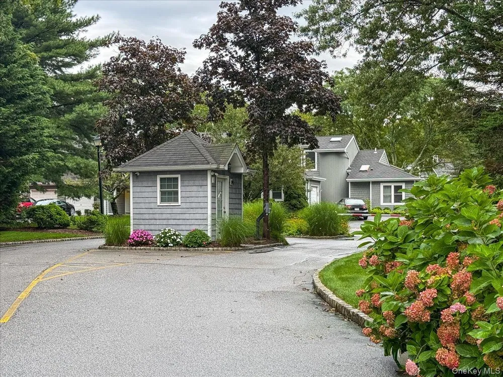 38 Larkspur Lane Commack, NY 11725