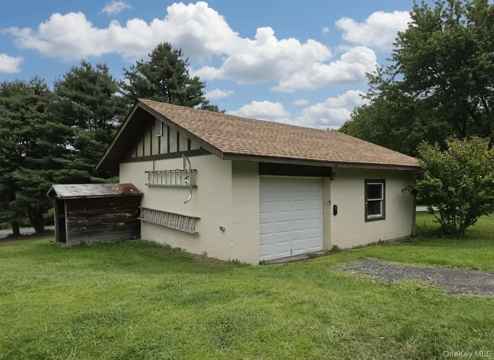 2187 County Route 8 Elizaville, NY 12523