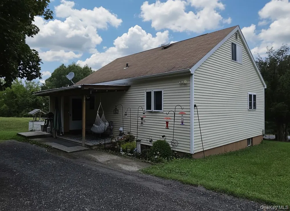 2187 County Route 8 Elizaville, NY 12523