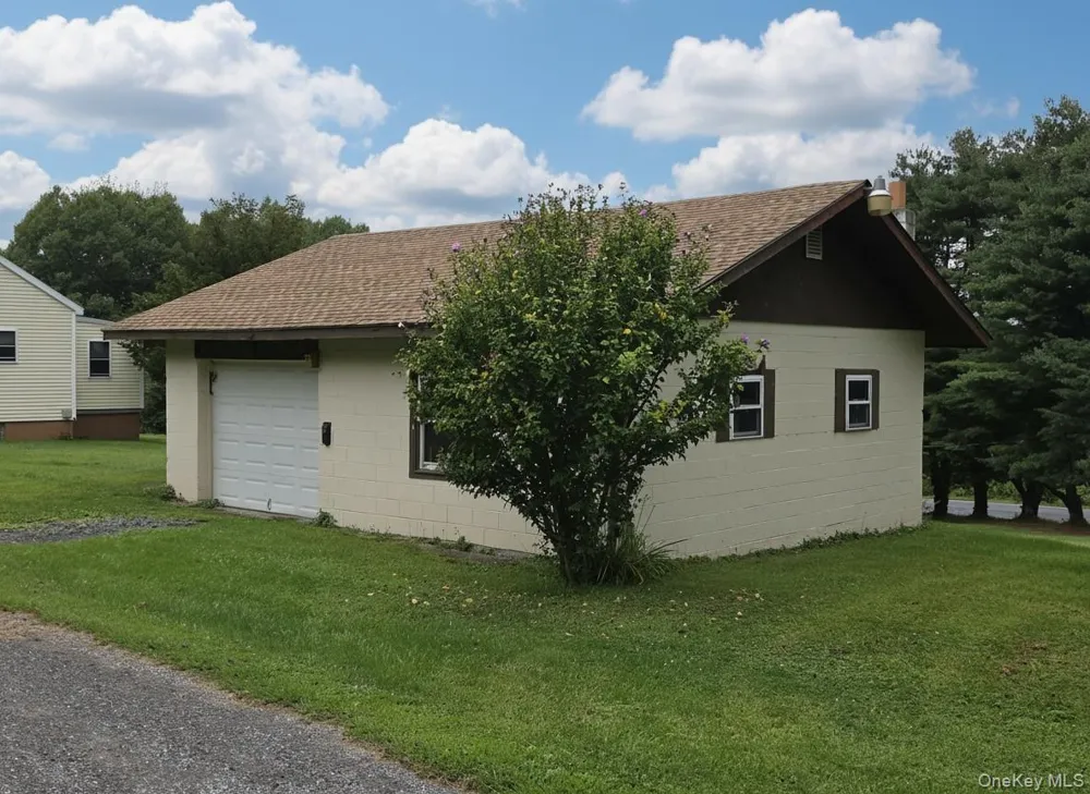 2187 County Route 8 Elizaville, NY 12523
