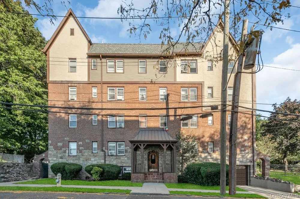 10 Oakridge Place #8D Eastchester, NY 10709