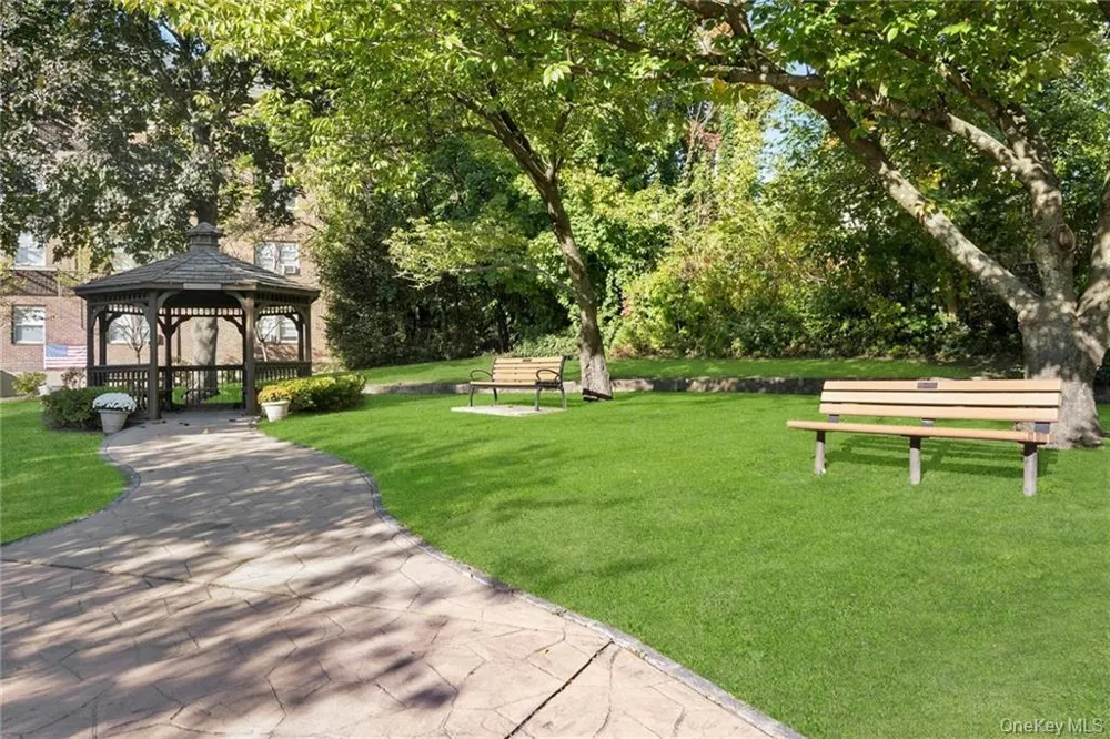 10 Oakridge Place #8D Eastchester, NY 10709