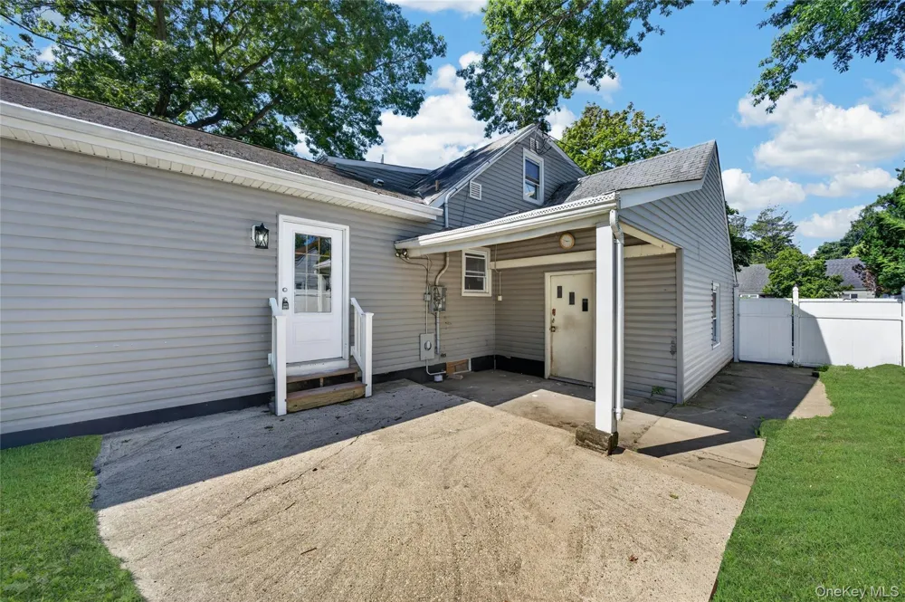 10 Field Place Huntington Station, NY 11746