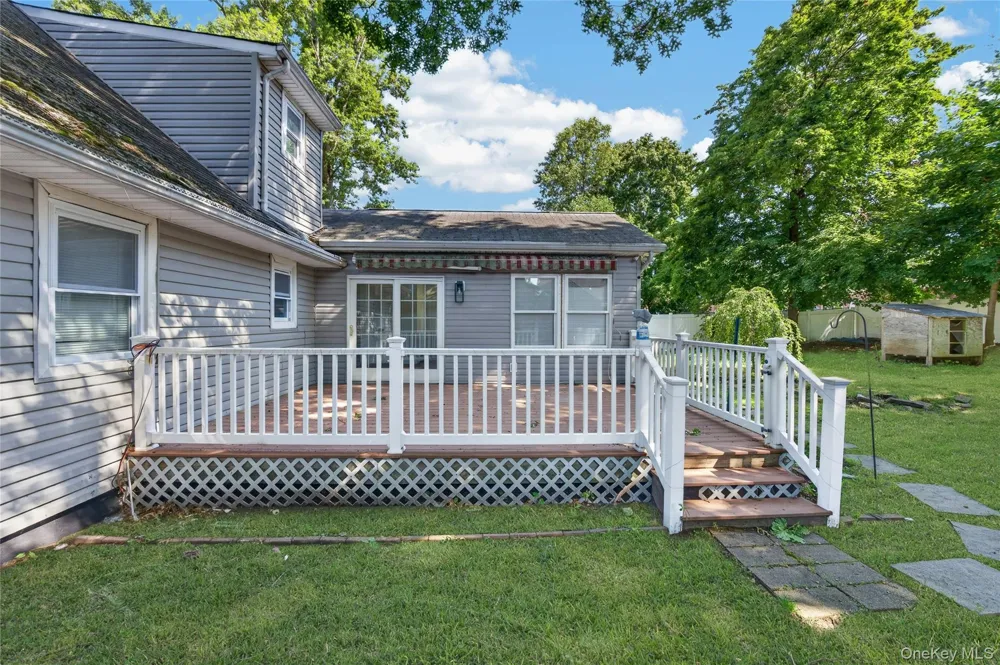 10 Field Place Huntington Station, NY 11746