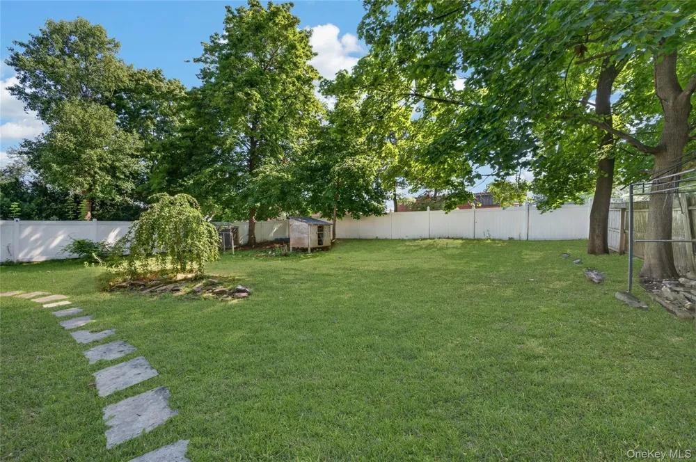 10 Field Place Huntington Station, NY 11746