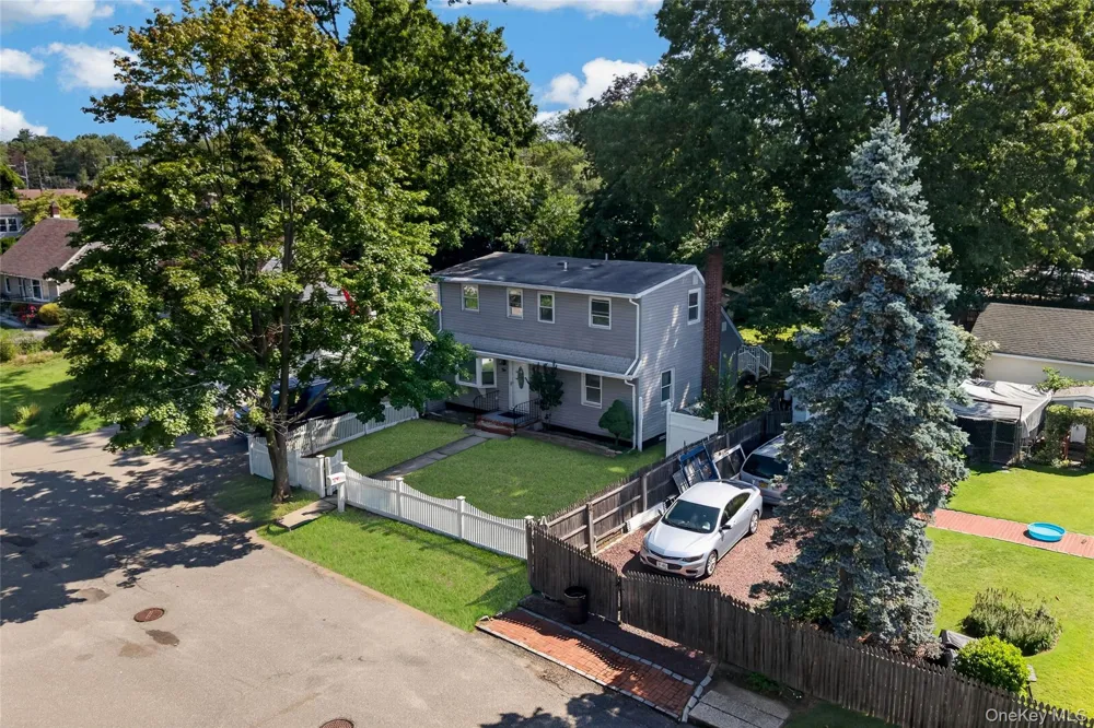 10 Field Place Huntington Station, NY 11746