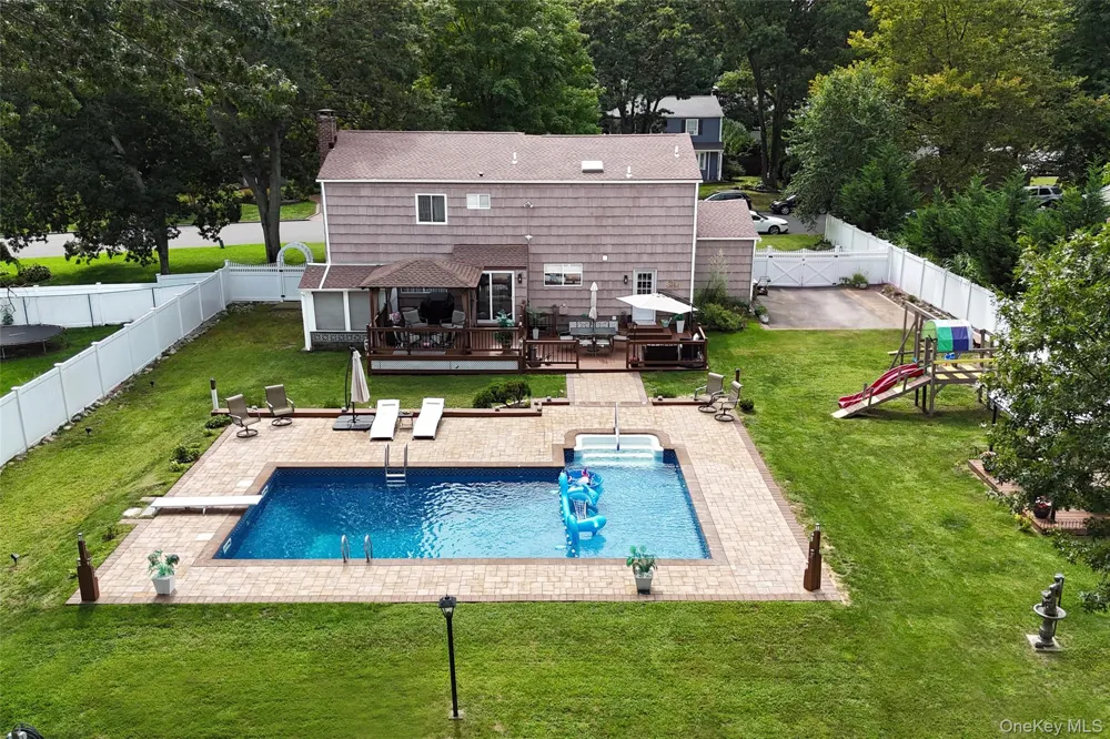 7 David Drive Selden, NY 11784