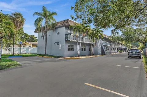 4732 SW 33rd Ave #203