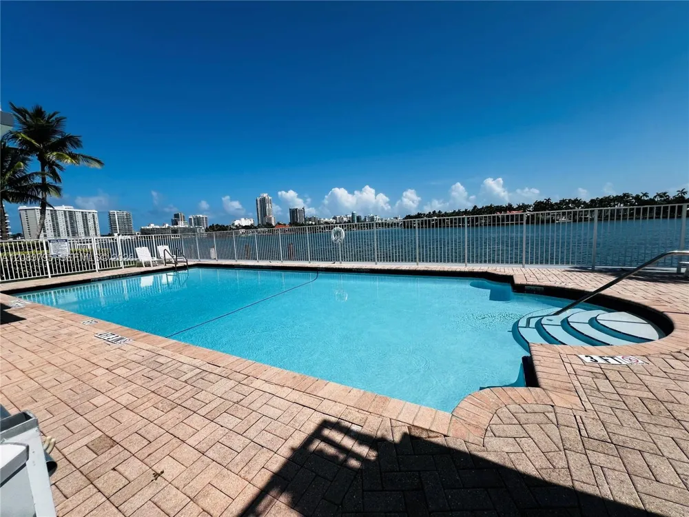 946 Bay Dr #7 Miami Beach, FL 33141