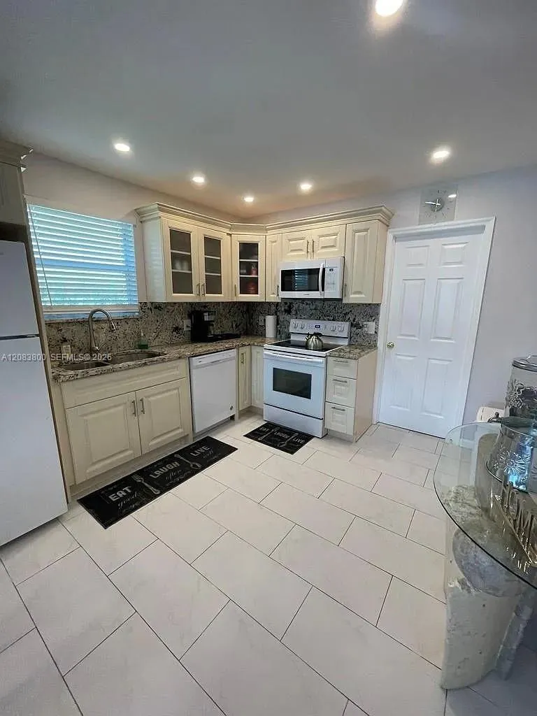 1721 Mayo St Hollywood, FL 33020