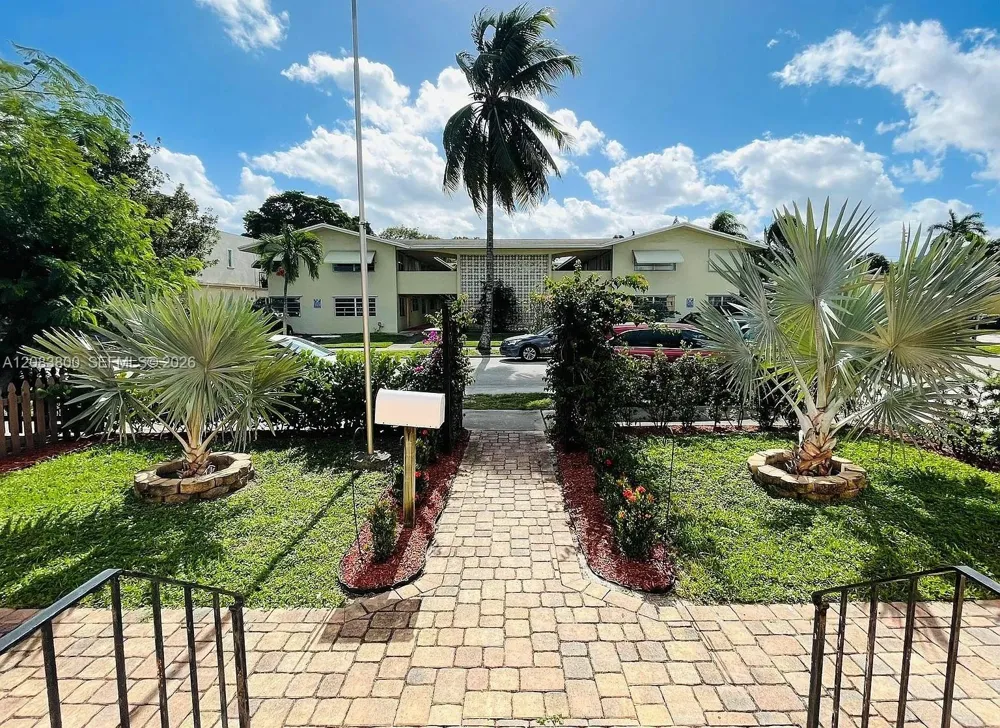 1721 Mayo St Hollywood, FL 33020