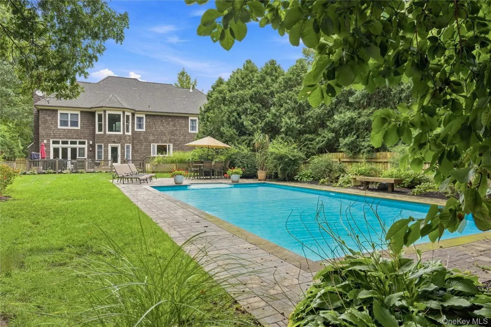 7 Lauro Ridge Court Mahopac, NY 10541
