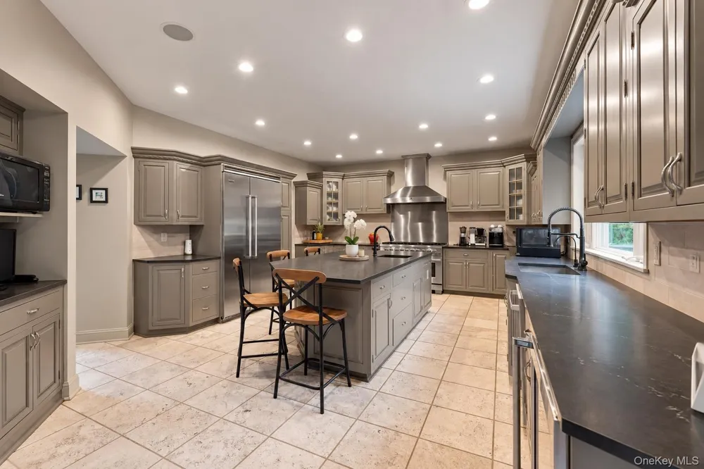 7 Lauro Ridge Court Mahopac, NY 10541