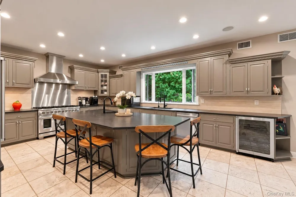 7 Lauro Ridge Court Mahopac, NY 10541