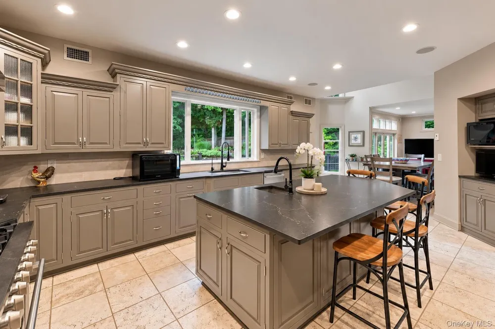7 Lauro Ridge Court Mahopac, NY 10541