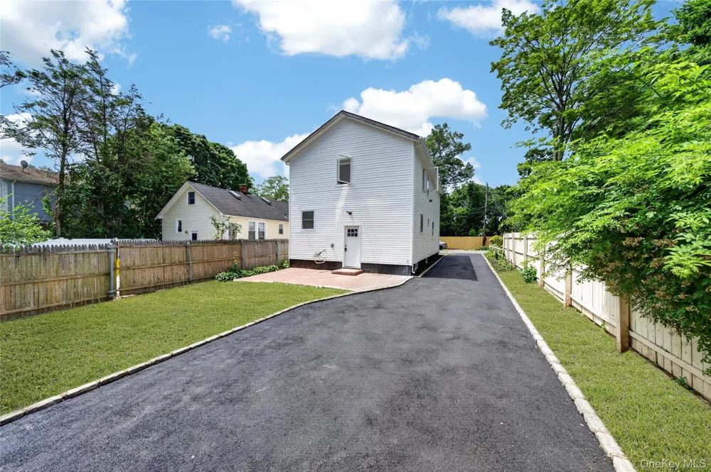 15 Grand Place Huntington Station, NY 11746