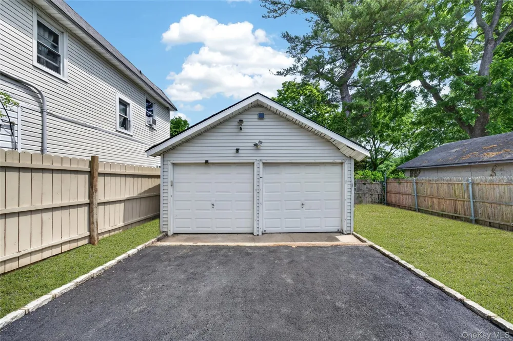 15 Grand Place Huntington Station, NY 11746