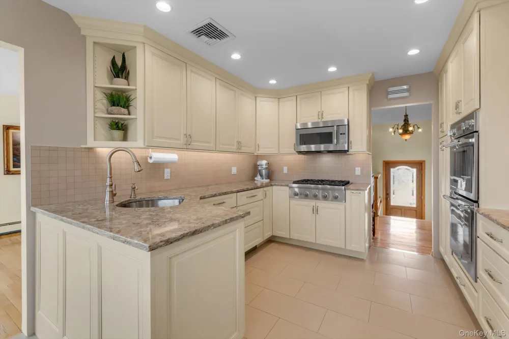 24 Donna Lane Lido Beach, NY 11561