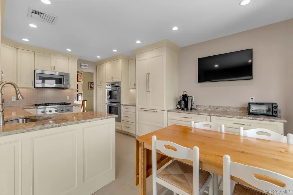 24 Donna Lane Lido Beach, NY 11561