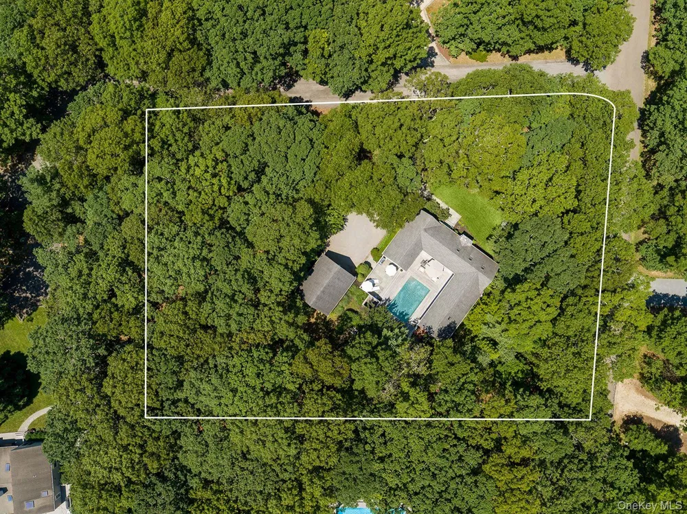 5 Rowman Court East Hampton, NY 11937