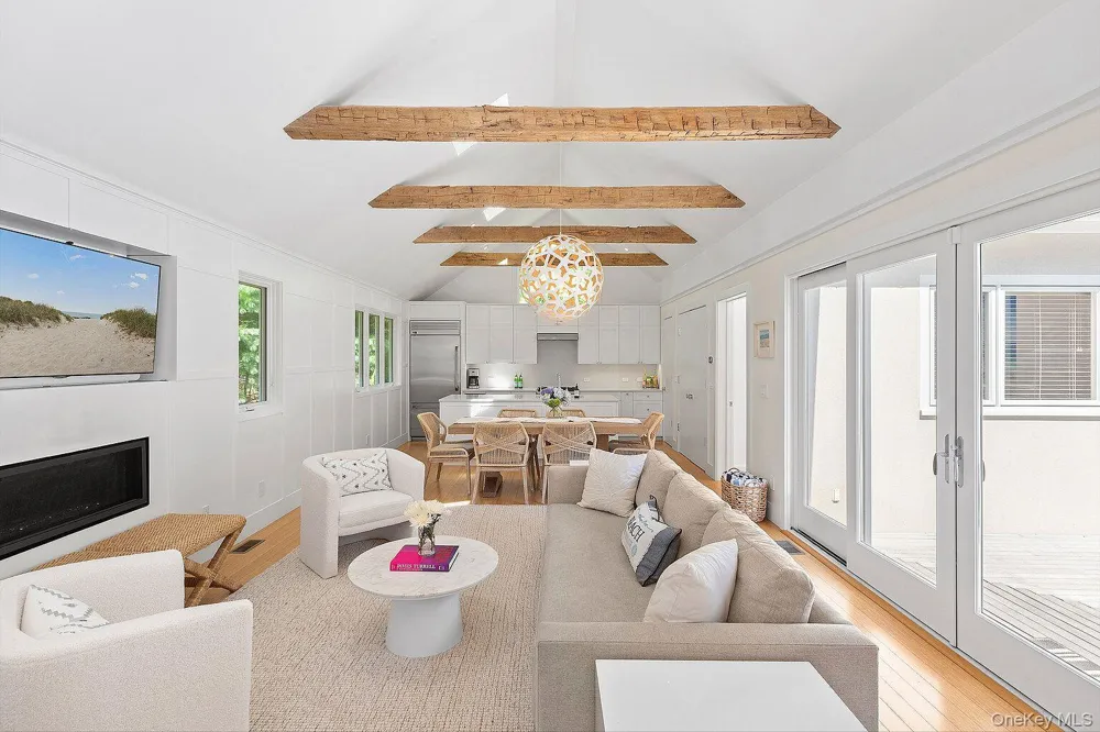 5 Rowman Court East Hampton, NY 11937