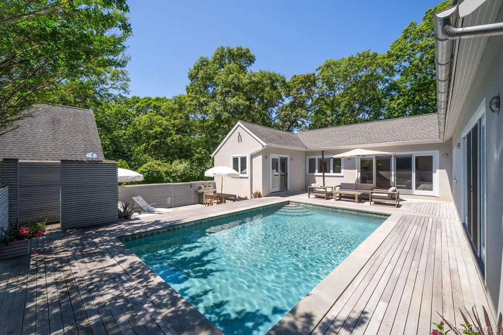 5 Rowman Court East Hampton, NY 11937