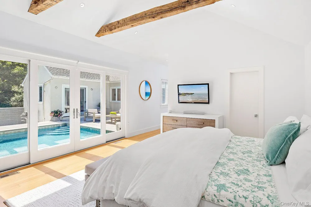 5 Rowman Court East Hampton, NY 11937
