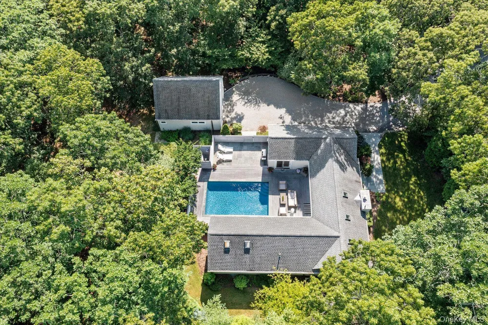5 Rowman Court East Hampton, NY 11937