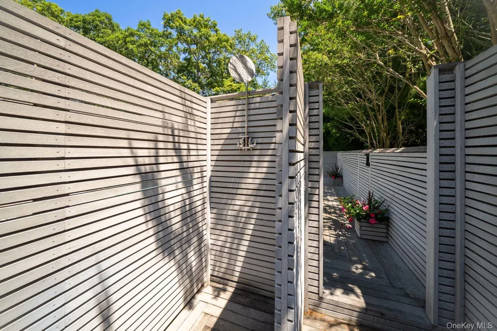 5 Rowman Court East Hampton, NY 11937