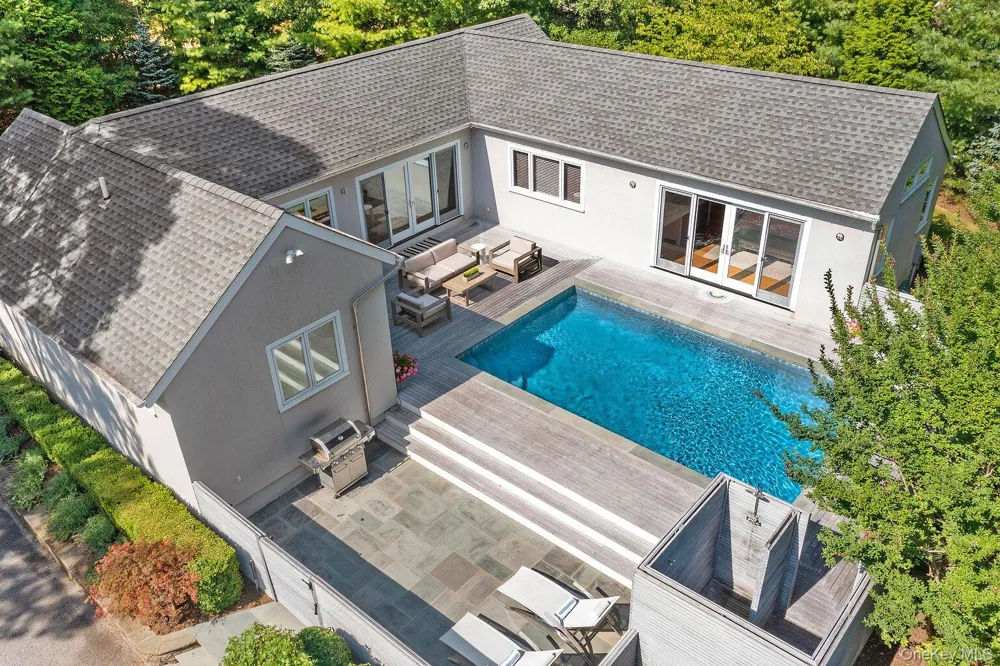 5 Rowman Court East Hampton, NY 11937