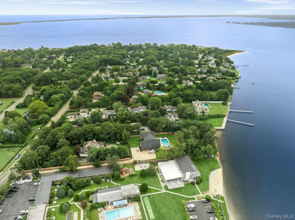 54 Rampasture Road East Hampton, NY 11946