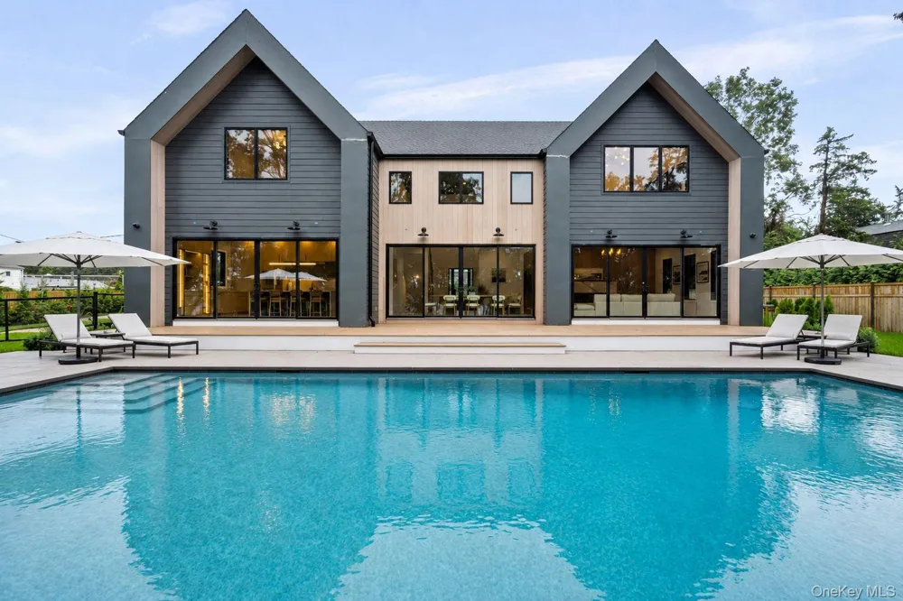 54 Rampasture Road East Hampton, NY 11946