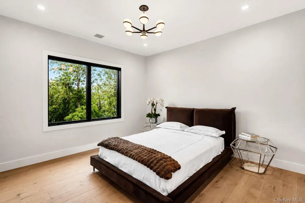 54 Rampasture Road East Hampton, NY 11946