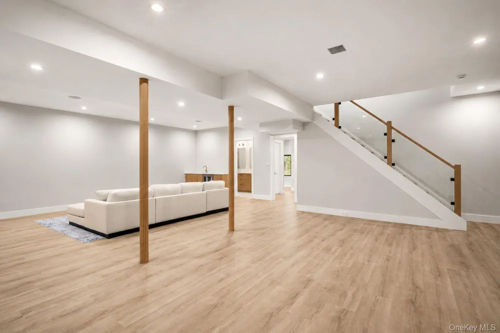 54 Rampasture Road East Hampton, NY 11946