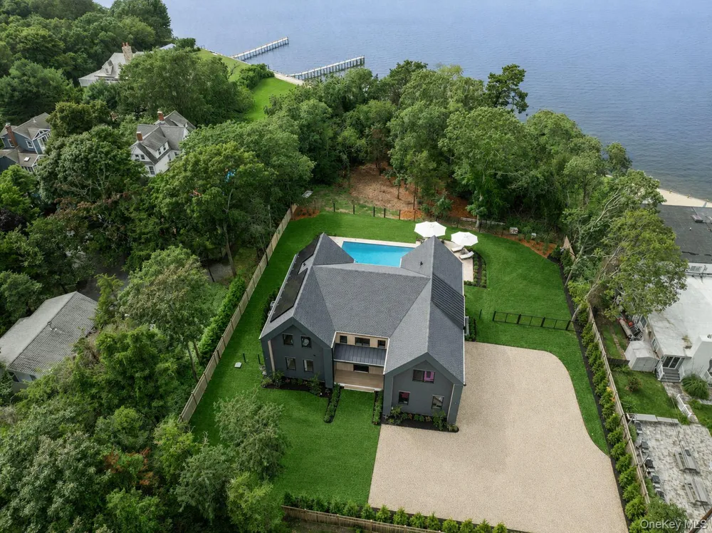 54 Rampasture Road East Hampton, NY 11946