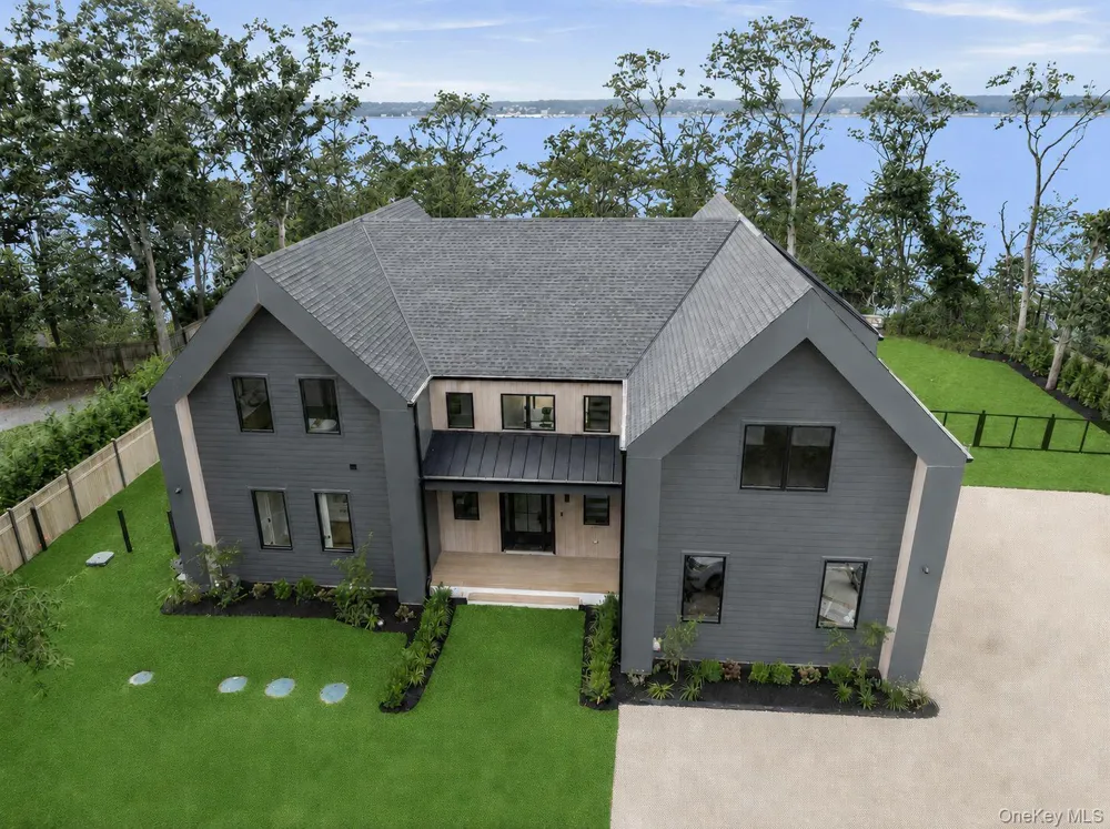 54 Rampasture Road East Hampton, NY 11946
