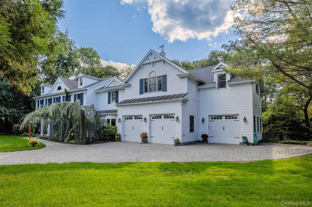 10 Redbridge Court East Setauket, NY 11733